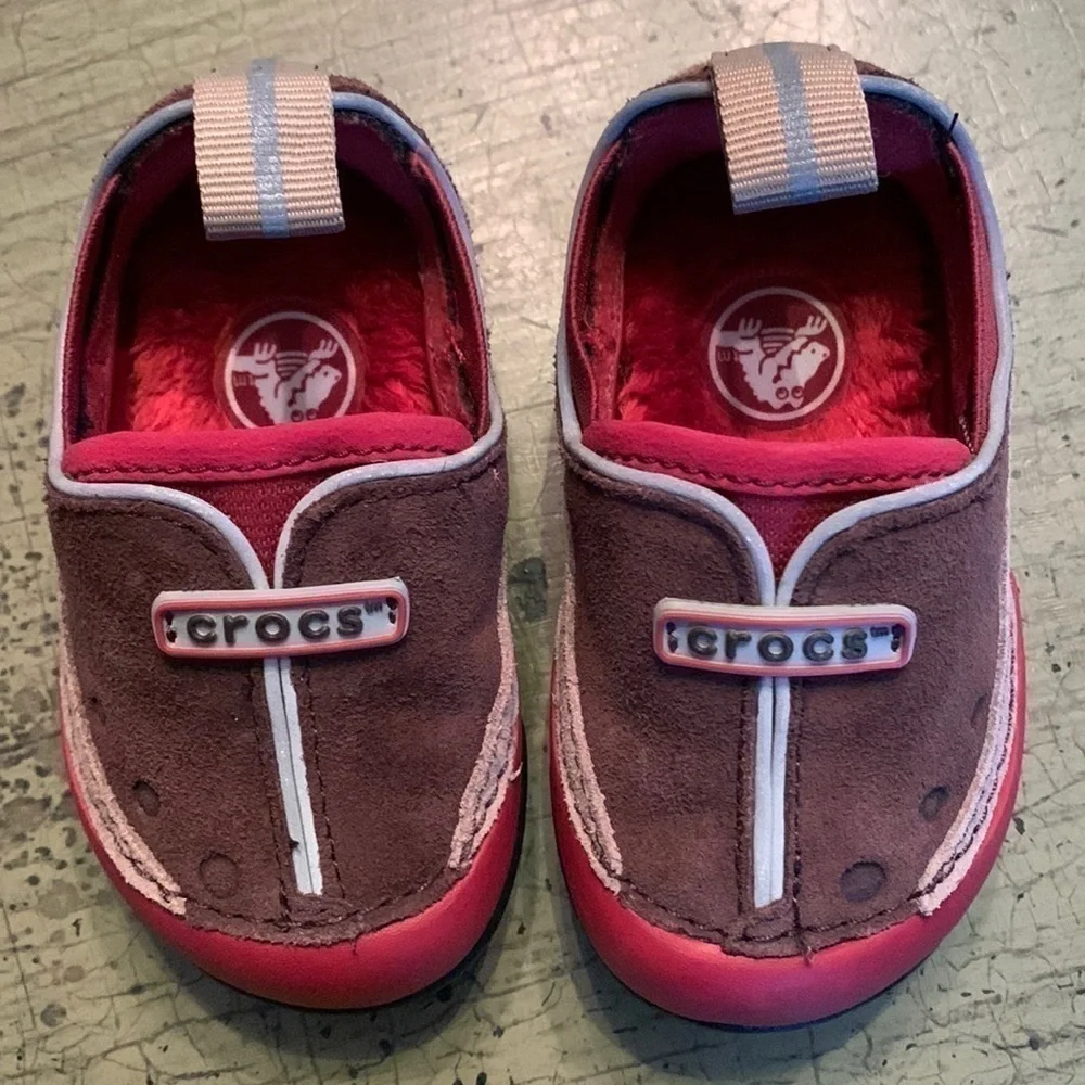 𝅺crocs Dawson Slip On Infant Sneaker - Red/Espresso/Khaki